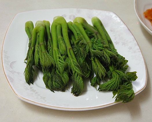 데친 두릅 숙회