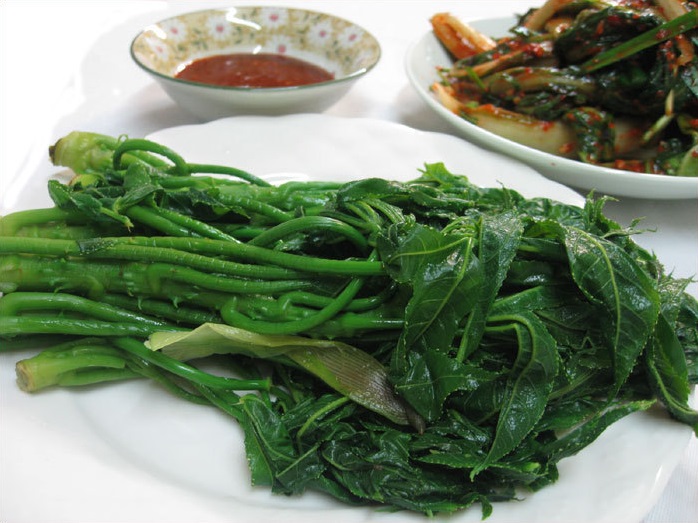 데친 개두릅(엄나무순)